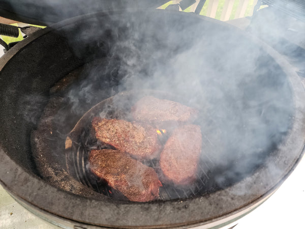Steaks searing on 2 in 1 grate